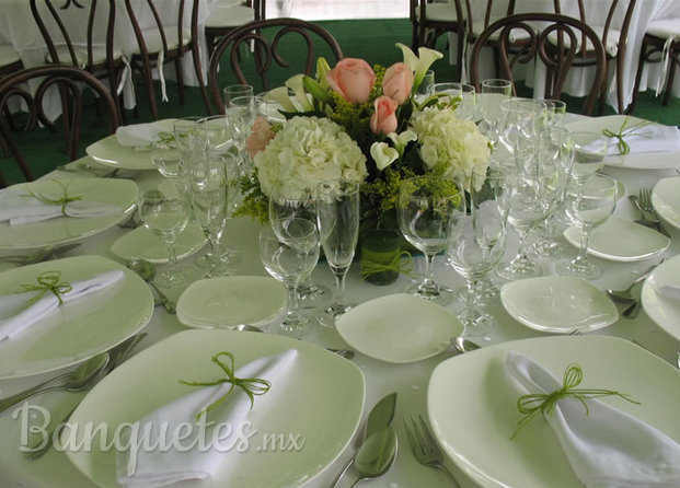 Centro de mesa con hortensias blancas