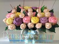 Arreglo de rosas con cupcakes