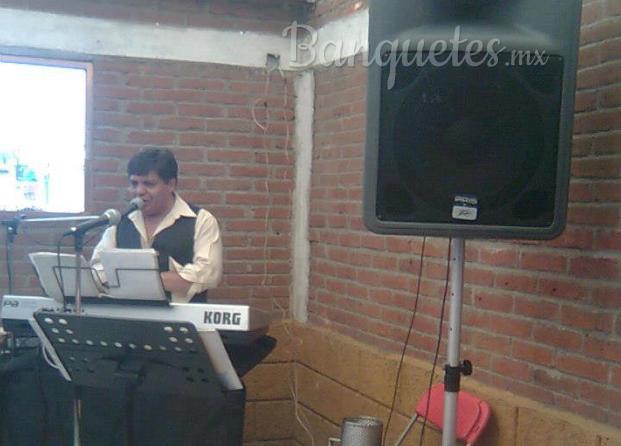 Tecladista Dueto Musical Versátil