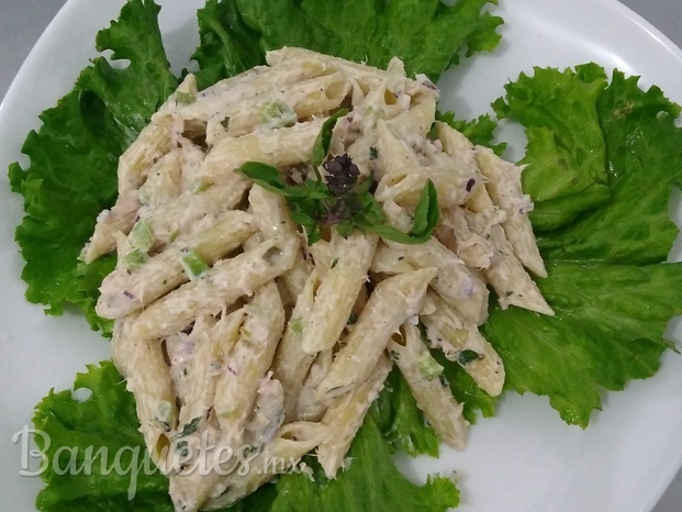 Ensalada de pasta con atún 