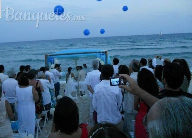 Boda a la orilla del mar