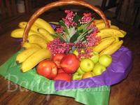 Charolas y canastas decoradas con fruta