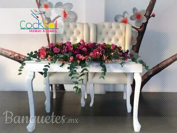 Sillones y mesas de novios