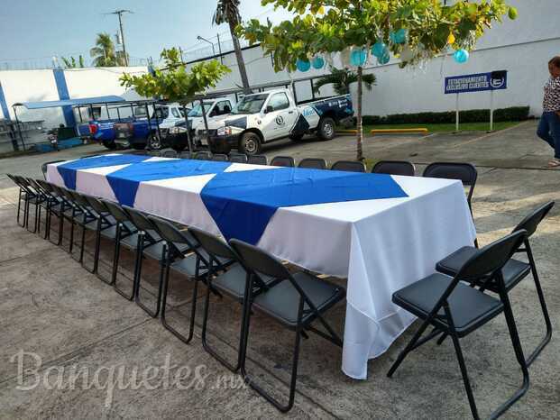 Mesa Tipo Buffete para 30 Personas en una sola pieza