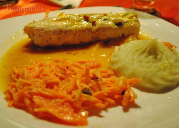 Banquetes en Hermosillo - Pechuga en salsa de mango