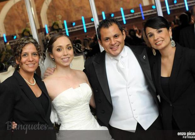 Boda En Puerta