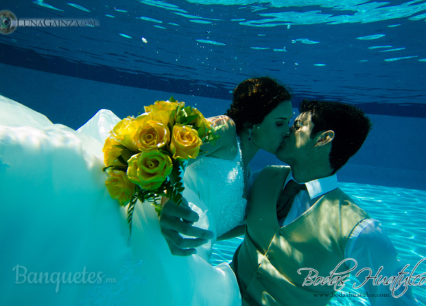 Trash the Dress en la alberca